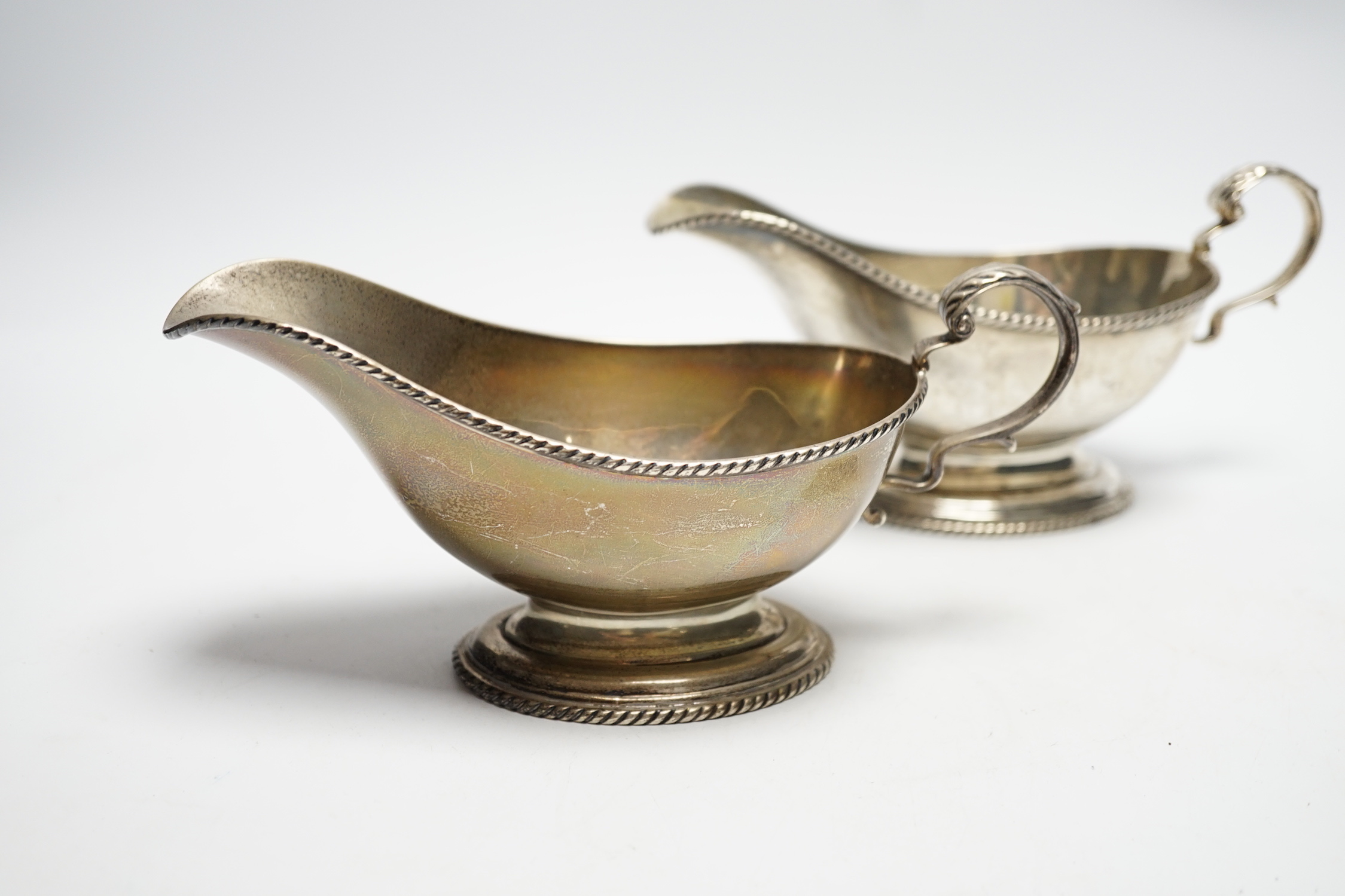 A pair of George V silver oval pedestal sauceboats, London, 1917, 19cm length, 10.6oz.